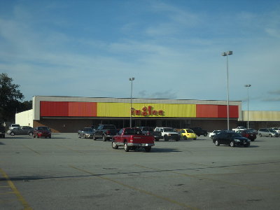 Original Ingles in Winder Georgia. Photo taken 8/21/2010. New replacement Ingle's store built next door