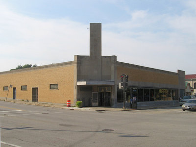 Waukegan former supermarket building #2_6160571523_m.jpg